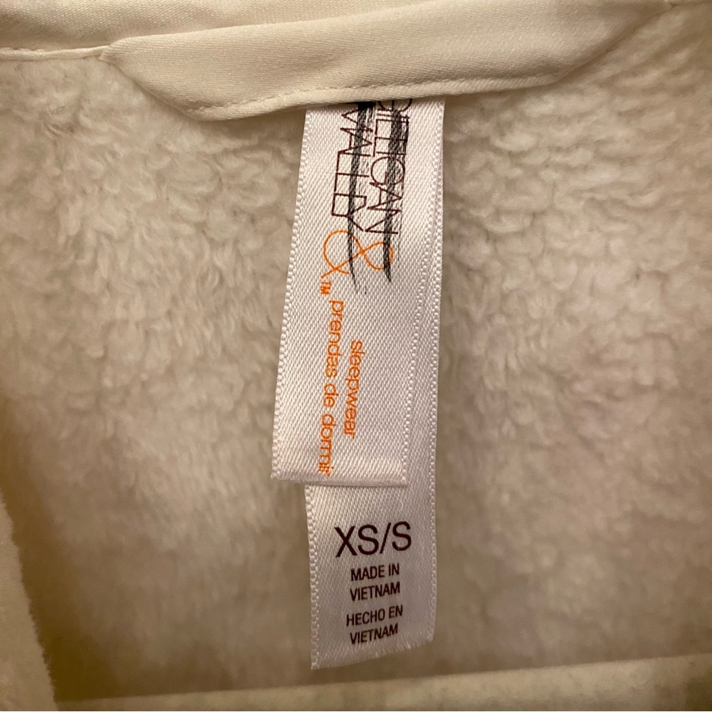 SOLD!! GILLIGAN & O’MALLEY Women White Plush Super Soft Robe Size XS/S - Picture 6 of 7